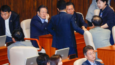 [한국일보] 野, '취임 이틀' 이진숙 탄핵안 처리... '오물탄핵'에 맞서겠다는 대통령실