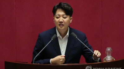 [연합뉴스]이준석, 배우 유튜브 채널 출연…댓글 비난에 영상 비공개