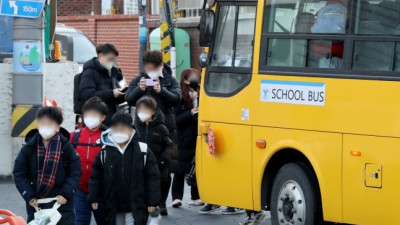 [조선일보]‘“김가루 스스로 치우게 시켰다가…” 학부모 앞 무릎 꿇은 유치원 교사