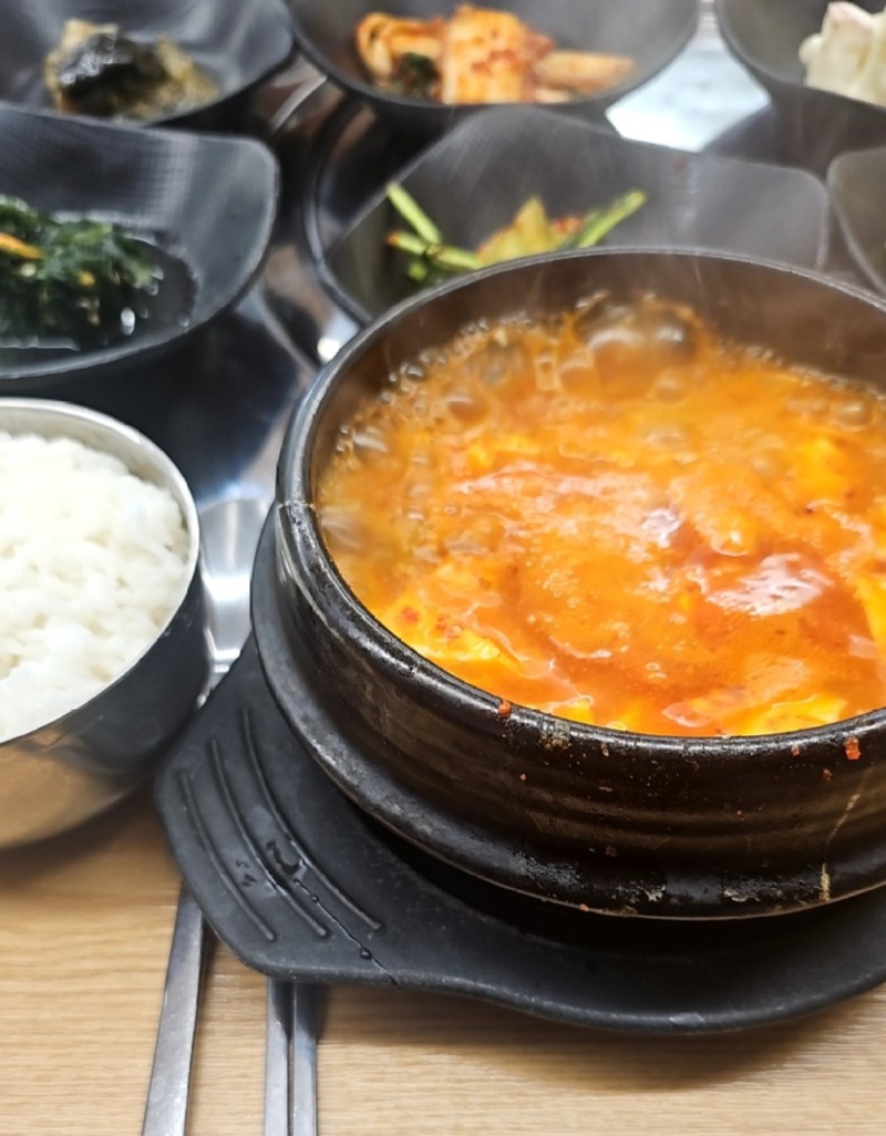 순두부찌개머거요_순찌로 먹습니다 계란후라이도.jpg