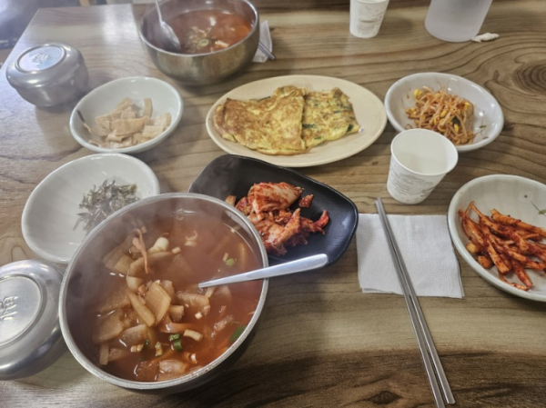 오늘도 맛점하세요 _ 날씨좋네여 ㅎㅎ 맛점들 하시고 화이팅하십셔 !.png