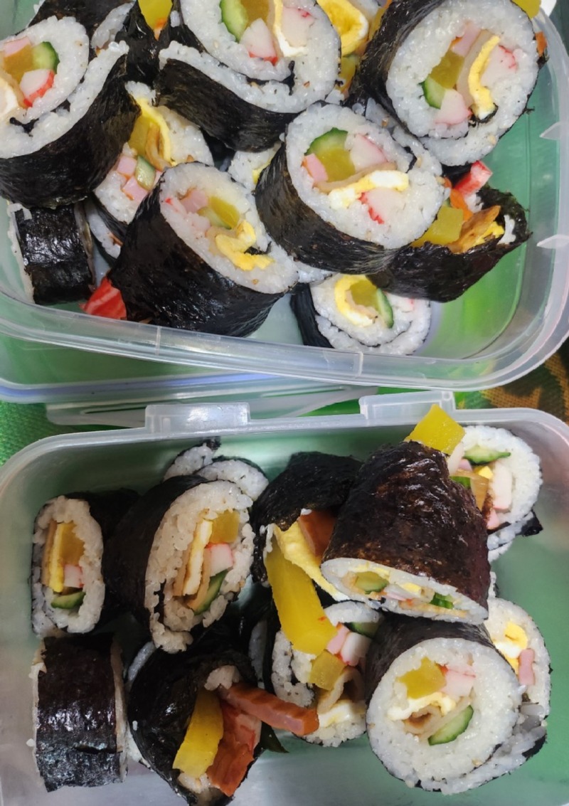 김밥 - 김밥싸봤습니다 나가서 놀까말까 고민이네여.jpg